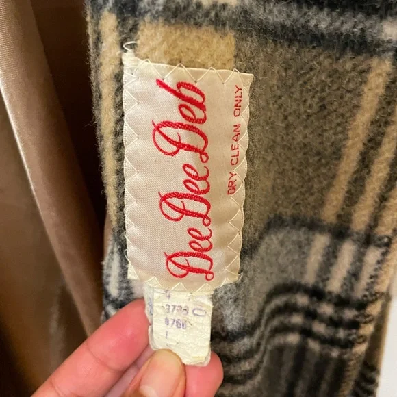 Vintage 1970’s Plaid Wool Coat - Picture 8 of 14